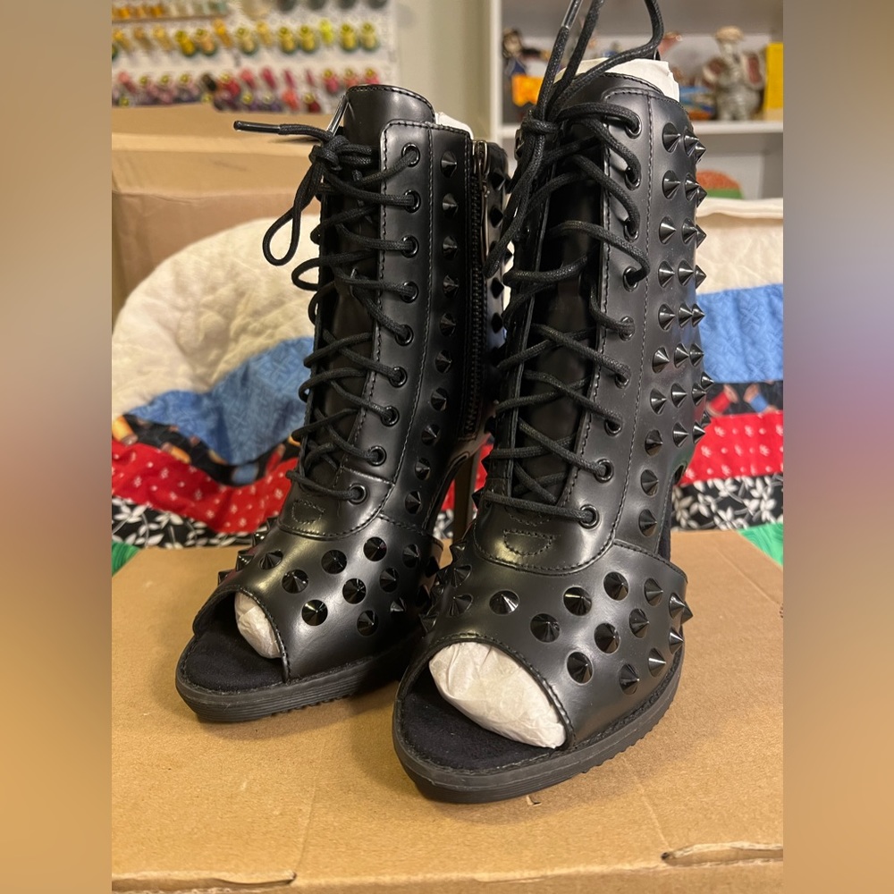 Dr. Martens Women's Yasmin Studded Open Toe NWOT
